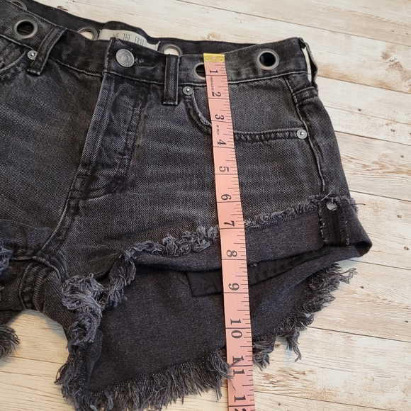 Free People Sashed and Relaxed Grommet Distress Cutoff Denim Shorts Black 24 - Picture 15 of 15